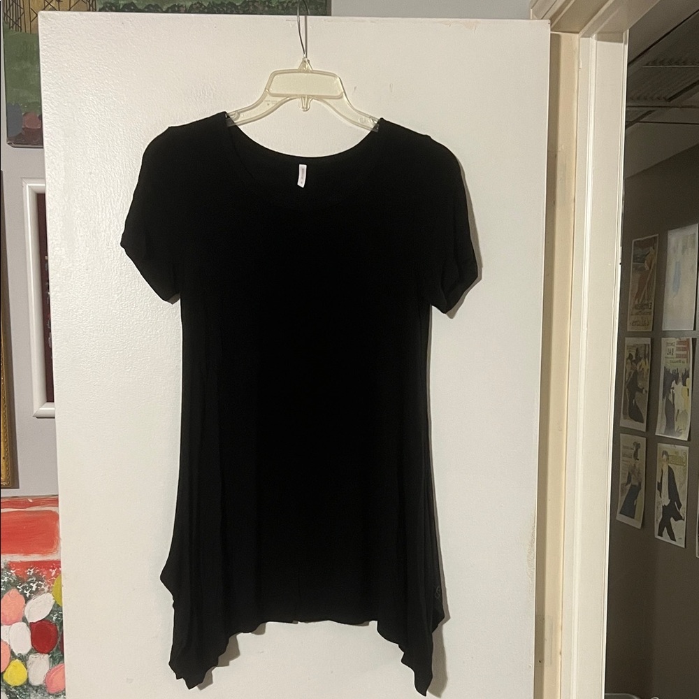 Bishuige black cap sleeve handkerchief hem tunic
